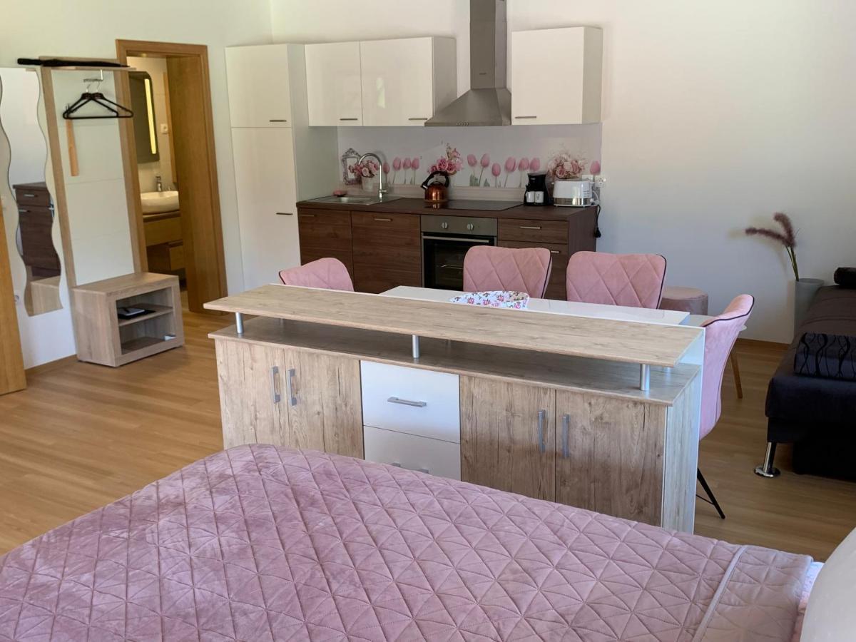 Apartmaji Pr' Nas Laško Buitenkant foto